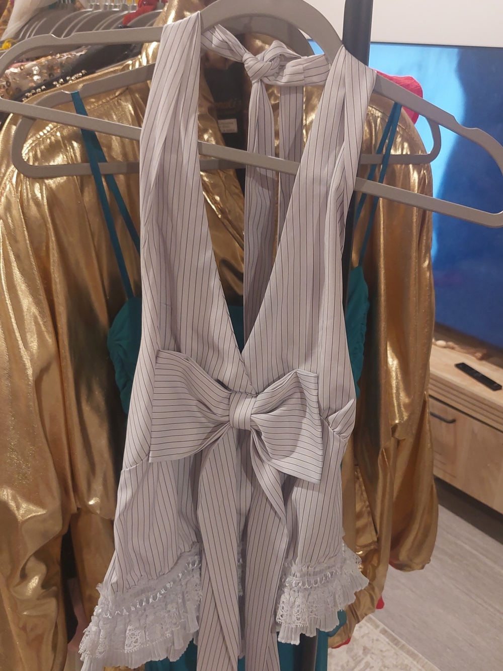 Source Unknown White Pinstripe Tie-Back Crop Top with Bow